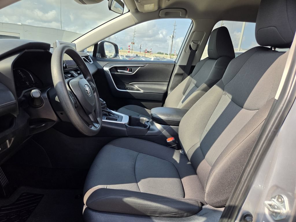 Used 2025 Toyota RAV4 XLE FWD image 27