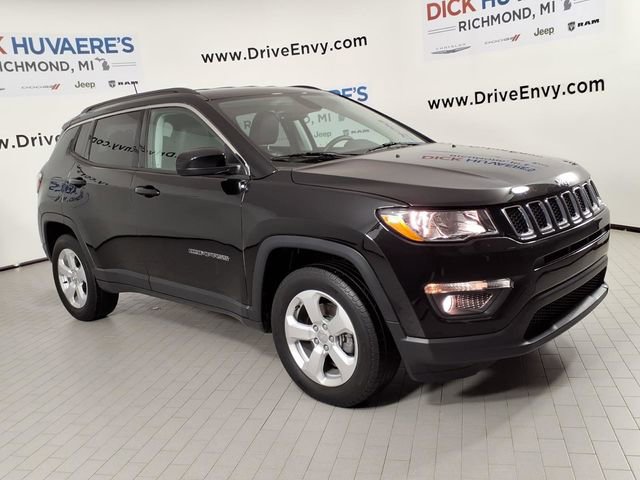 Used 2018 Jeep Compass Latitude w/ Popular Equipment Group AWD/4WD image 3