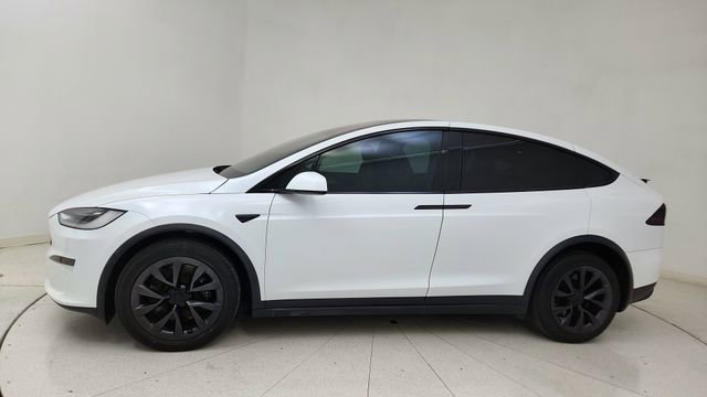 Used 2023 Tesla Model X image 3