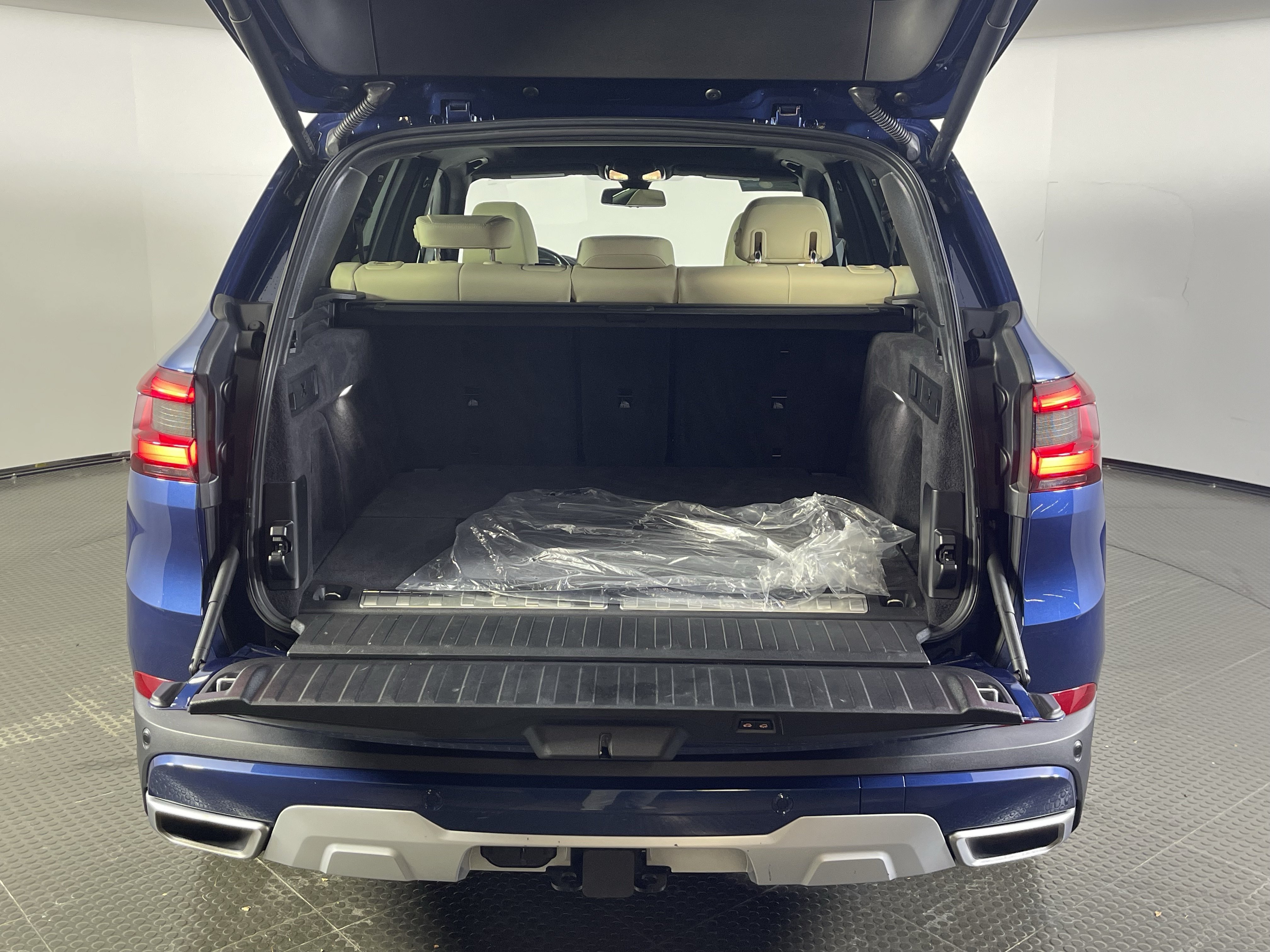 Used 2022 BMW X5 xDrive45e w/ Premium Package AWD/4WD image 8