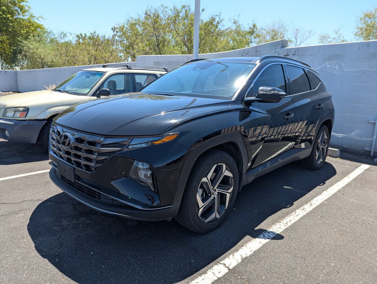 Used 2022 Hyundai Tucson Limited AWD/4WD image 2