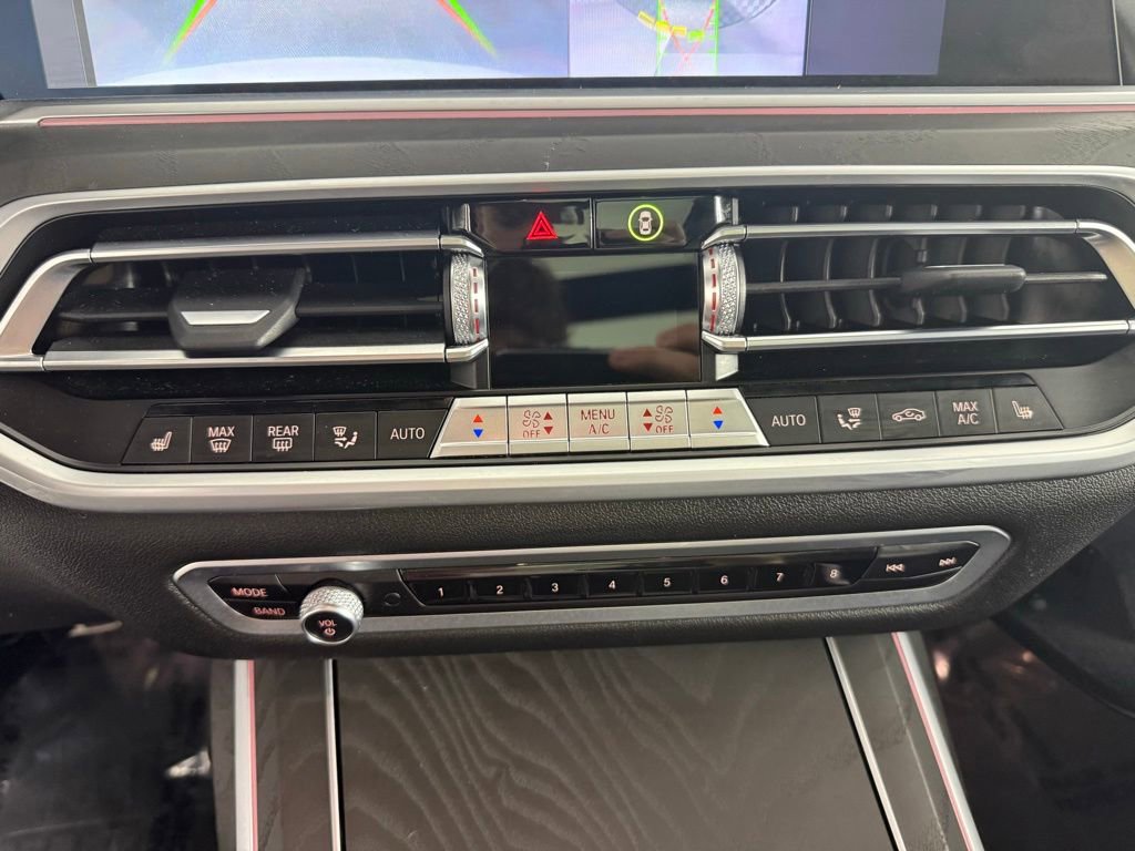 Used 2022 BMW X7 xDrive40i w/ M Sport Package AWD/4WD image 15