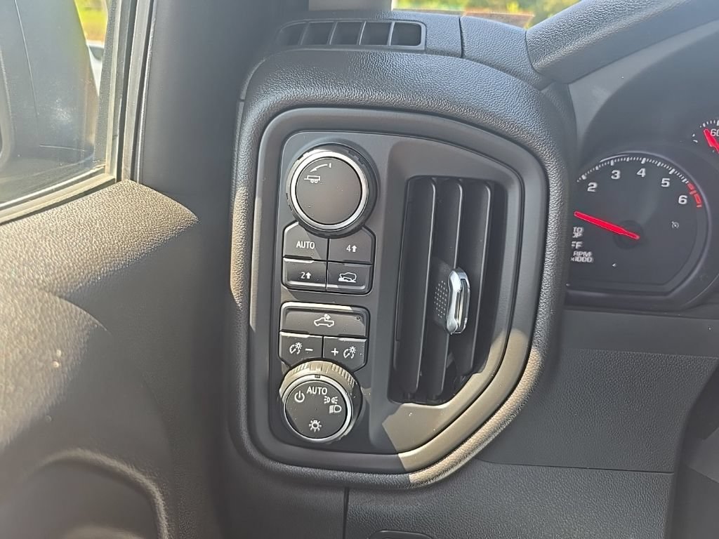 Certified 2022 Chevrolet Silverado 1500 Custom AWD/4WD image 18