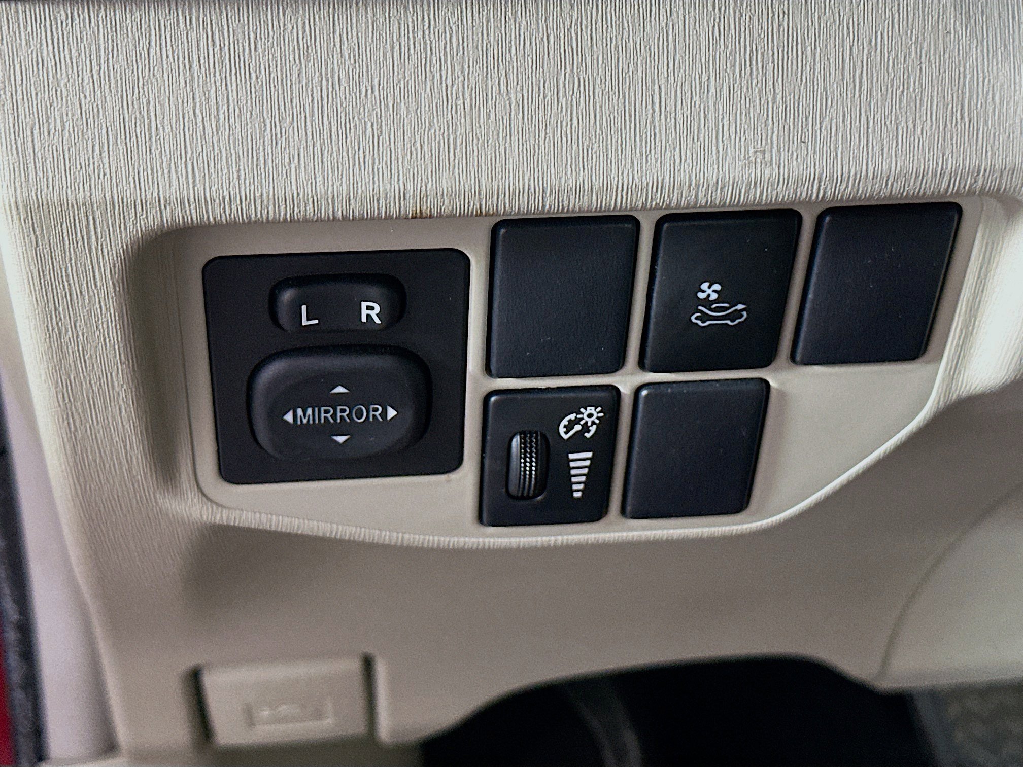 Used 2013 Toyota Prius Four w/ Deluxe Solar Roof Pkg FWD image 16