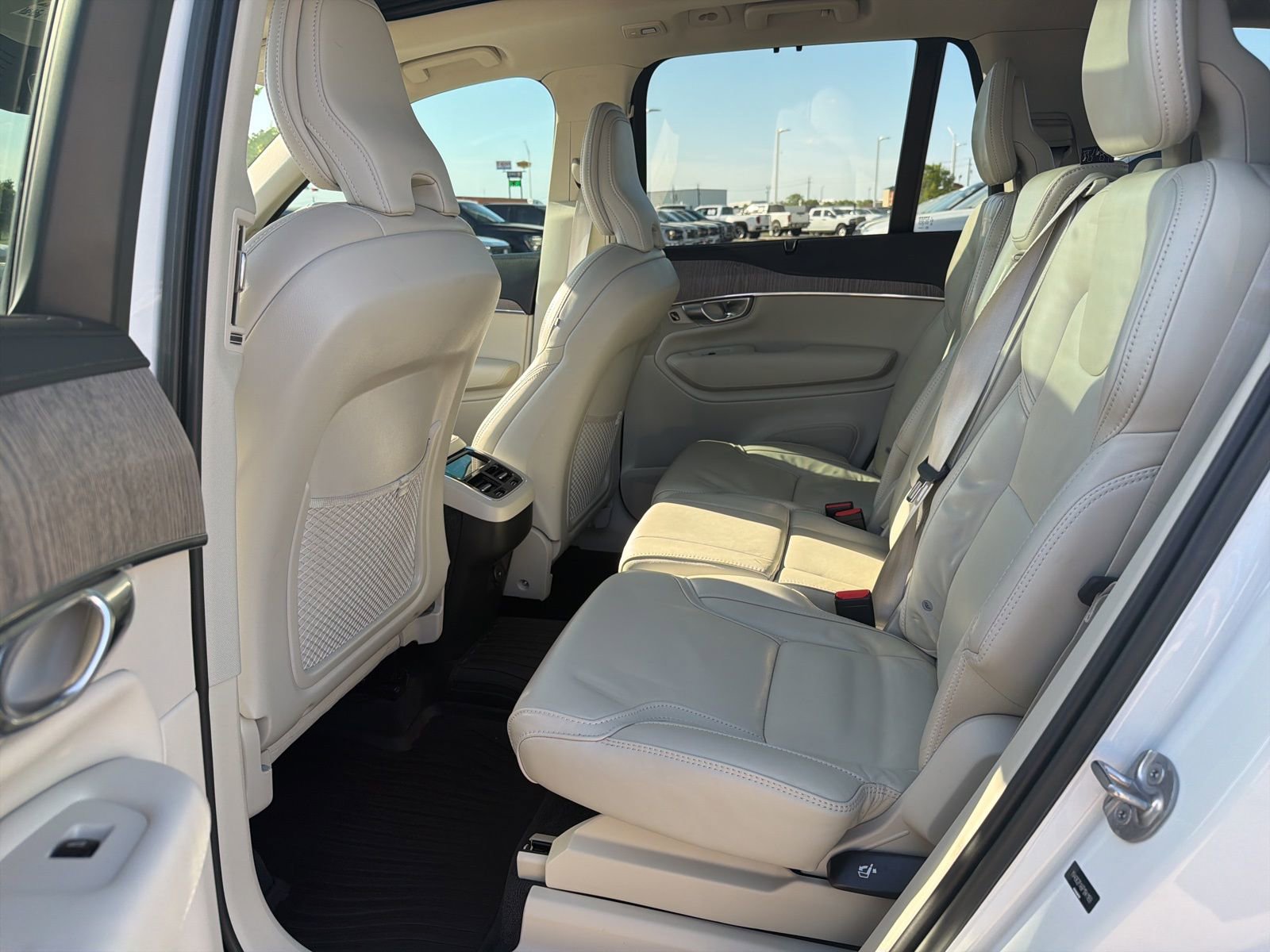 Used 2023 Volvo XC90 B6 Ultimate w/ Protection Package Premier image 22