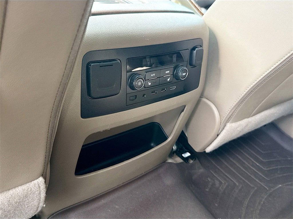 Used 2020 Chevrolet Suburban Premier image 28