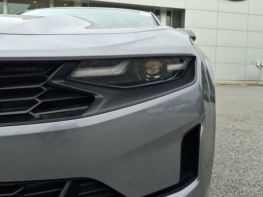 Used 2019 Chevrolet Camaro LT w/ Technology Package RWD image 9