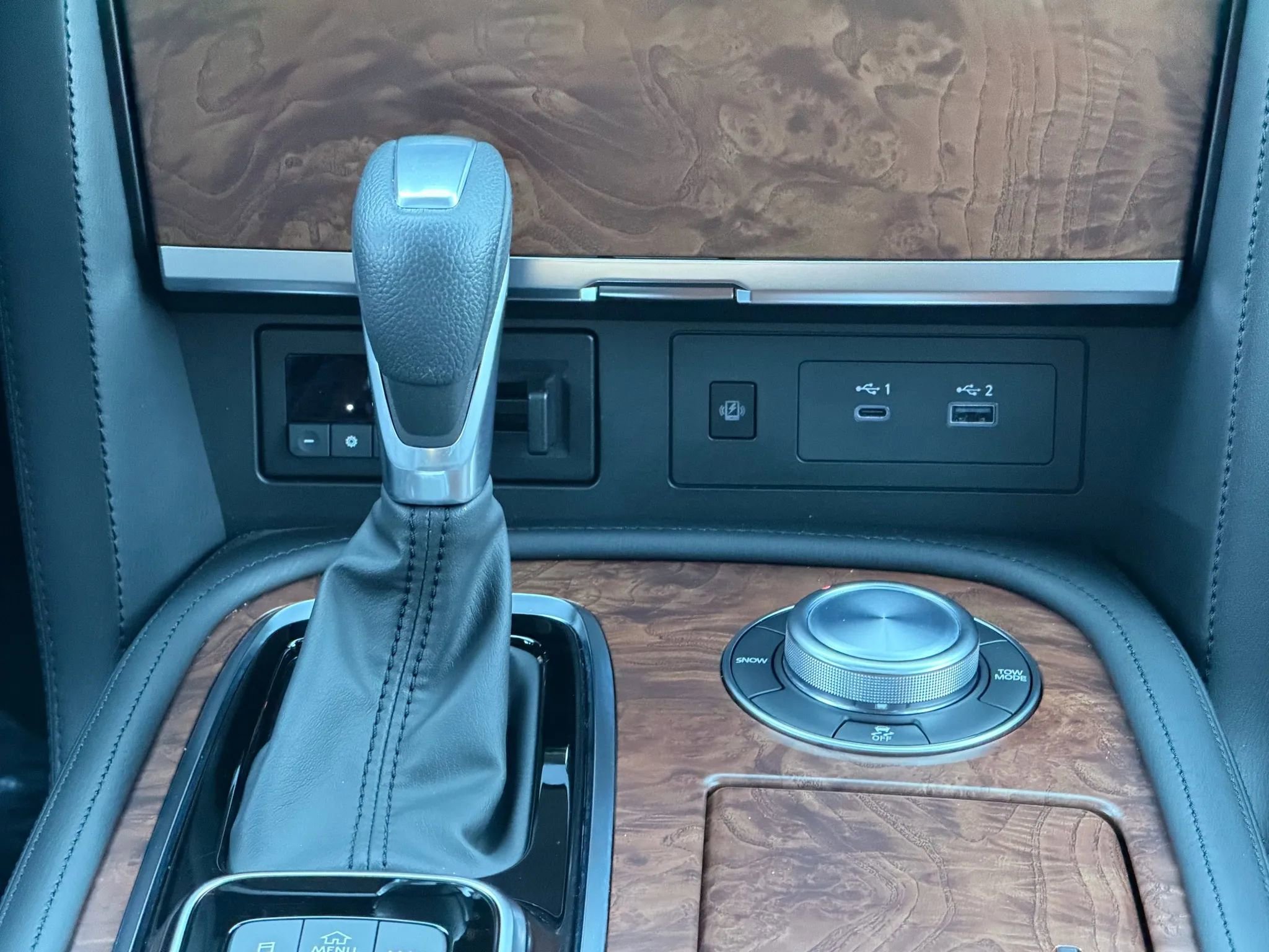 Used 2024 Nissan Armada SL w/ Captain's Chairs Package image 21