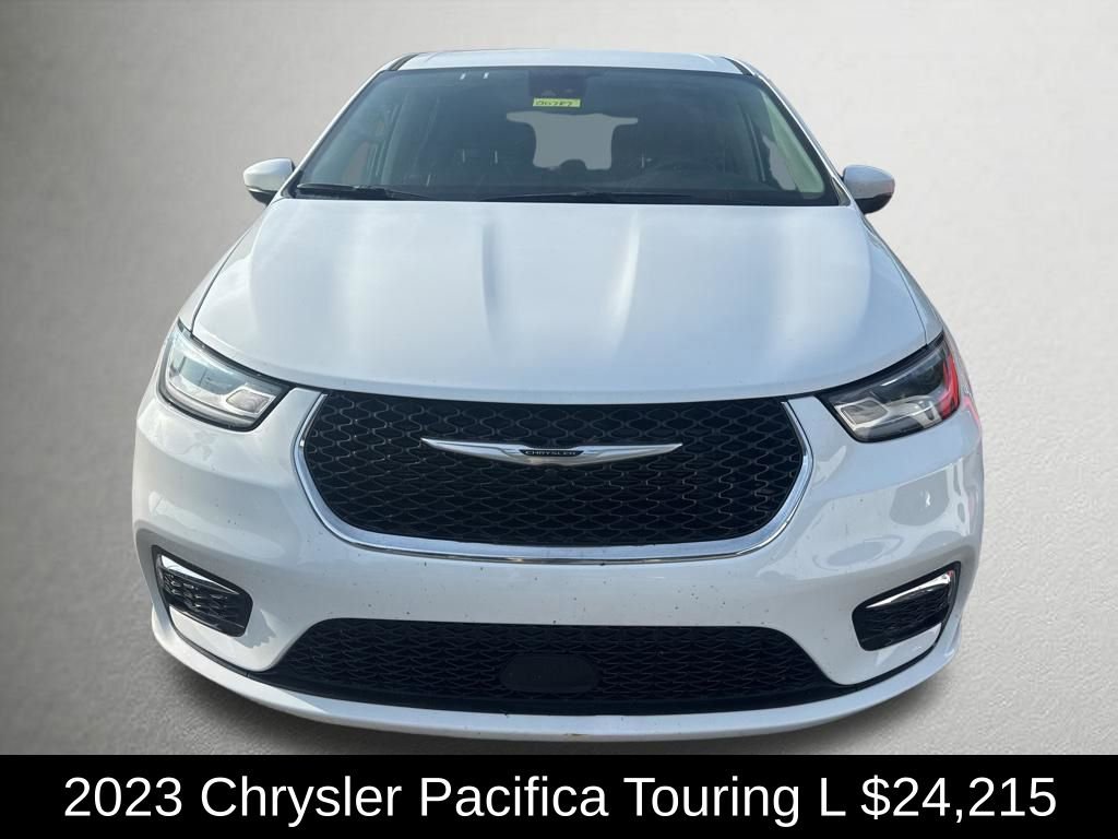 Used 2023 Chrysler Pacifica Touring-L FWD image 8