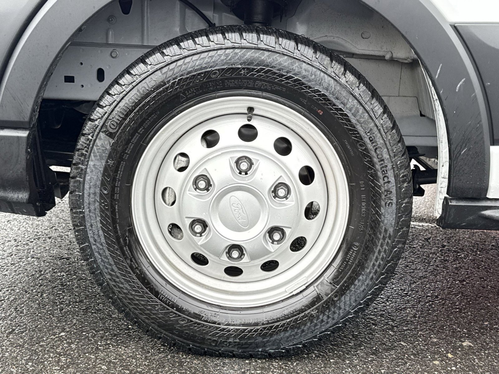 Used 2025 Ford Transit 250 148 Medium Roof Extended AWD w/ Load Area Protection Package image 12