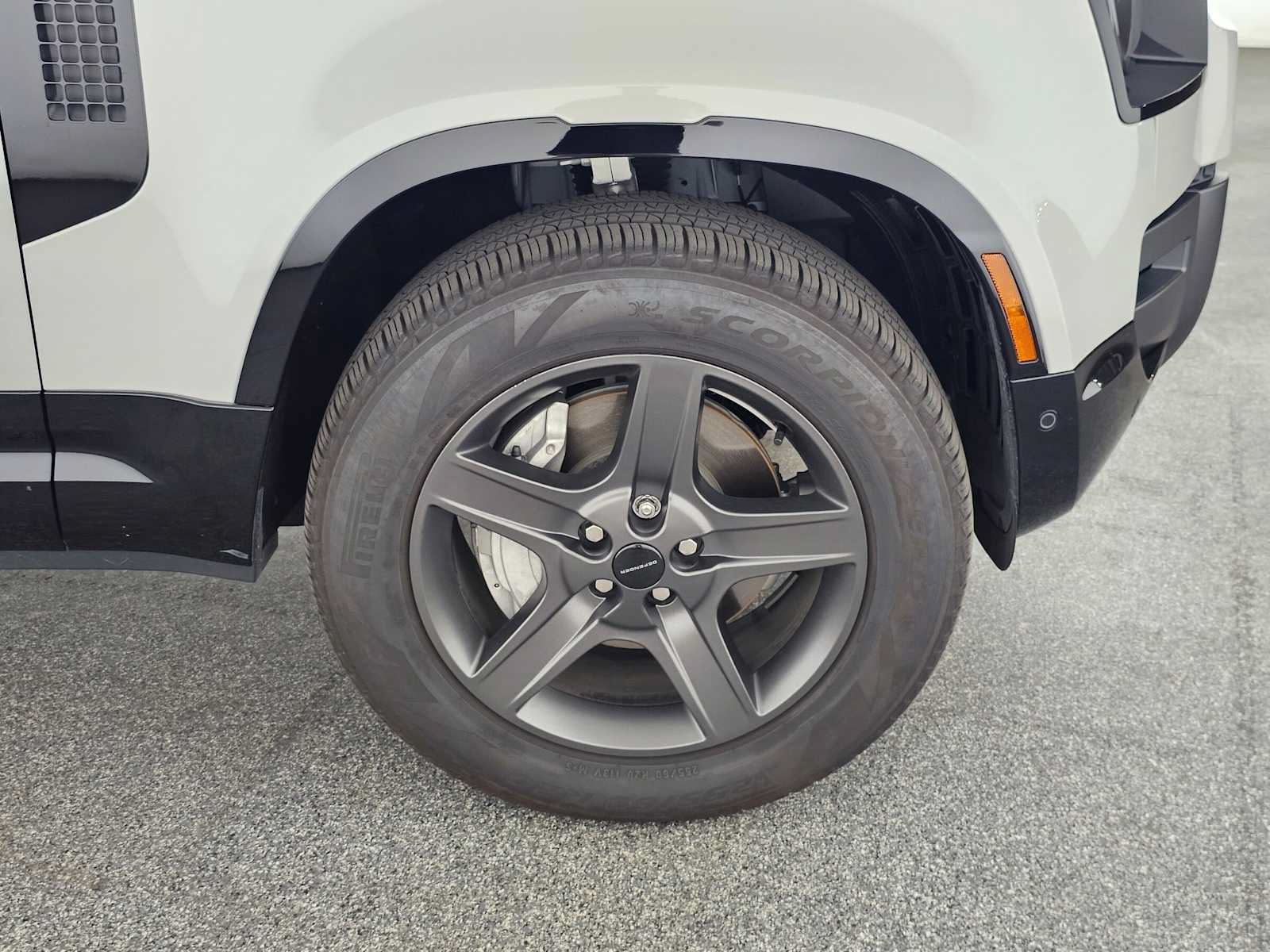 Used 2026 Land Rover Defender 130 X-Dynamic SE AWD/4WD image 9