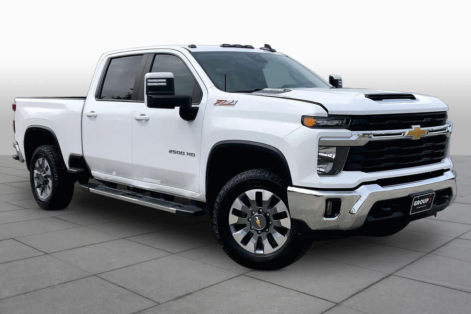 Used 2024 Chevrolet Silverado 2500 LT AWD/4WD image 3
