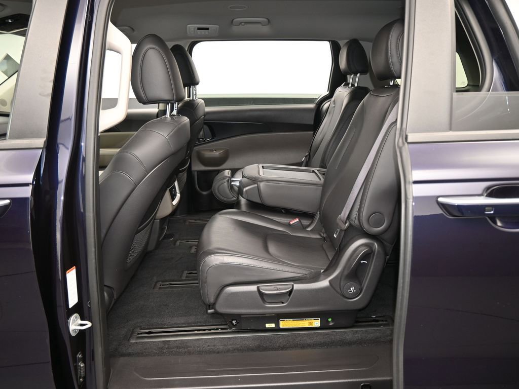 Used 2025 Kia Carnival image 35