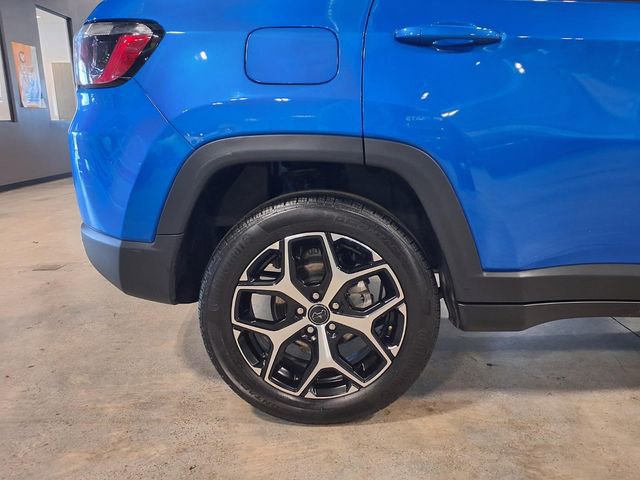 Used 2025 Jeep Compass Limited AWD/4WD image 11