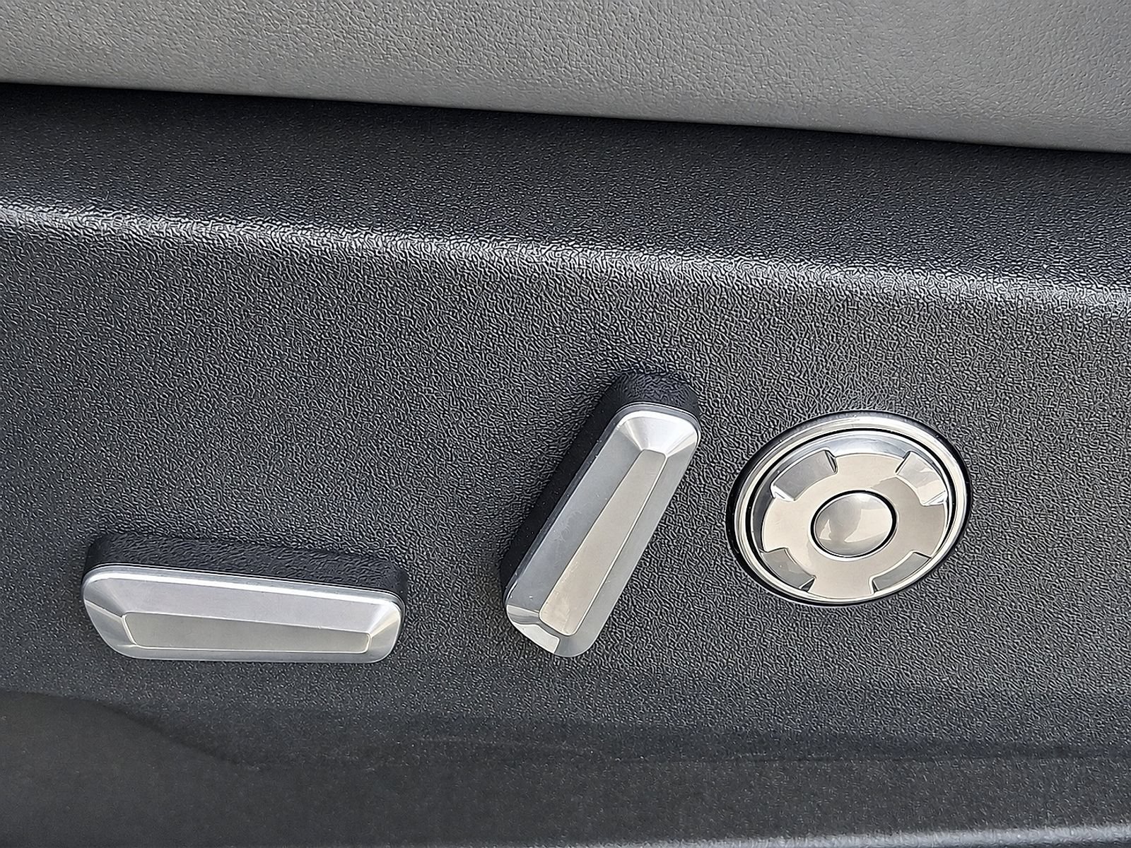 New 2027 Lincoln Navigator Premiere RWD image 14