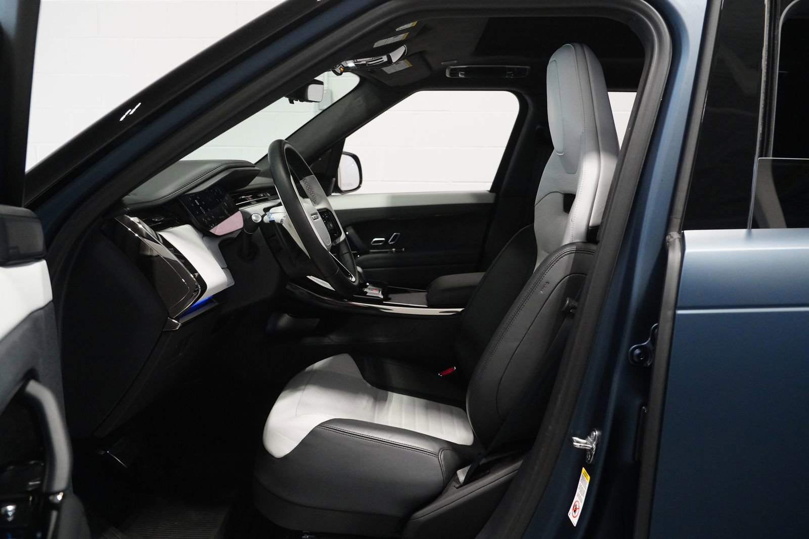 Used 2025 Land Rover Range Rover Sport SV Edition Two image 14