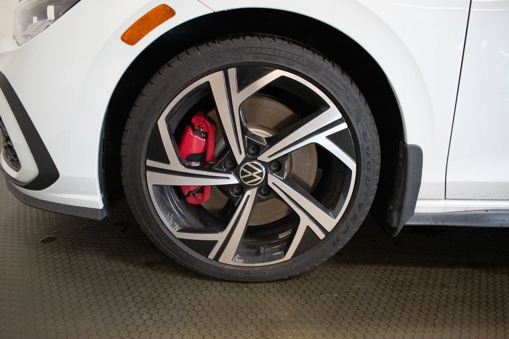 Used 2024 Volkswagen GTI SE FWD image 9
