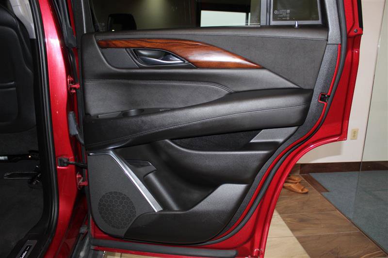 Used 2015 Cadillac Escalade Luxury AWD/4WD image 37