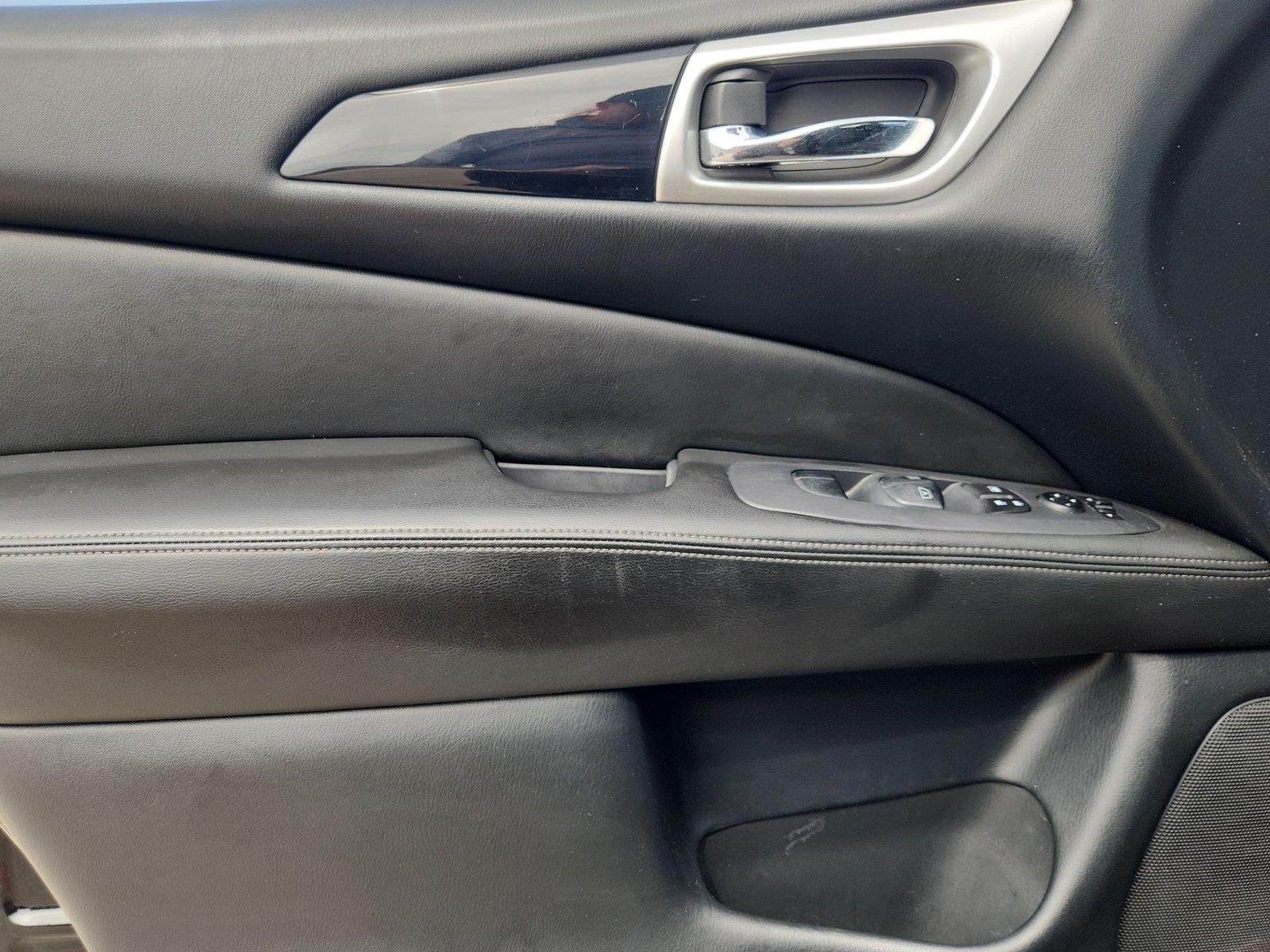 Used 2019 Nissan Pathfinder SV FWD image 21