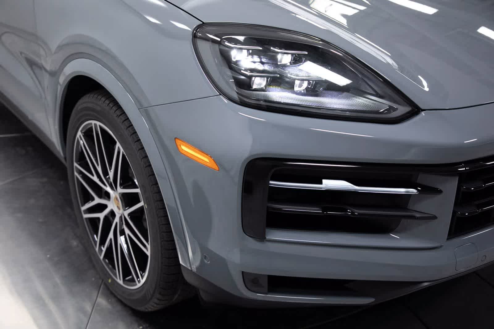 Certified 2025 Porsche Cayenne S AWD/4WD image 12