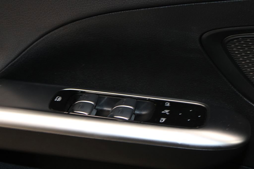 Used 2025 Mercedes-Benz C 300 Sedan image 34