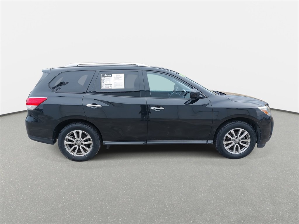Used 2016 Nissan Pathfinder SV image 4