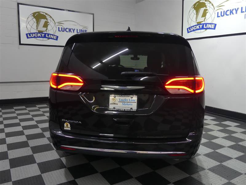 Used 2018 Chrysler Pacifica Touring-L Plus FWD image 8