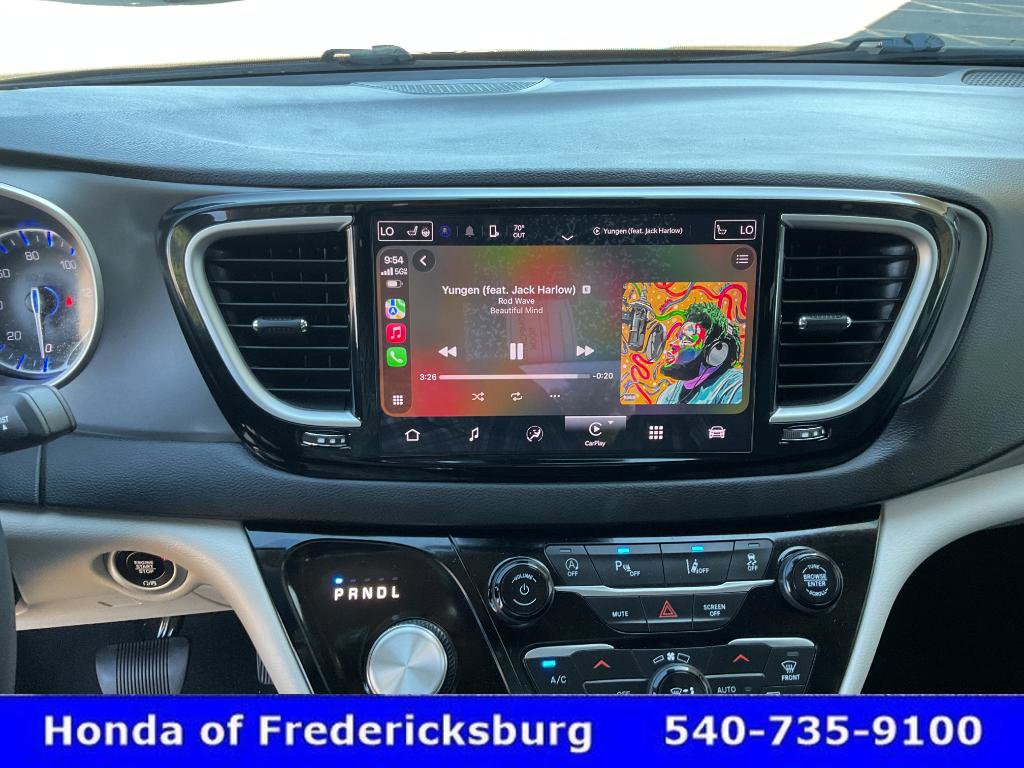 Used 2024 Chrysler Pacifica Touring-L FWD image 38