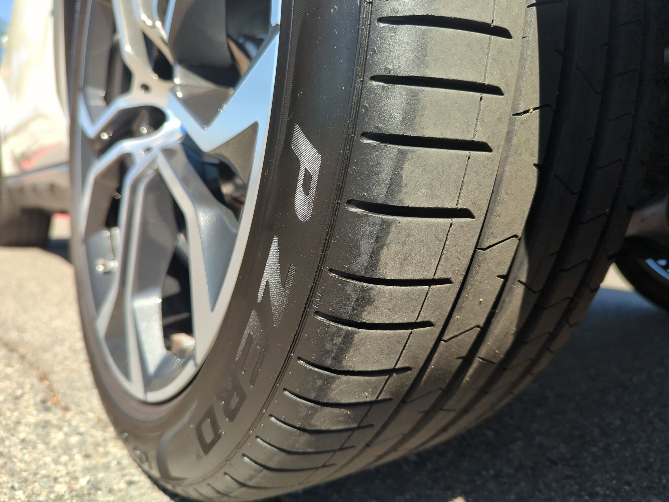 Used 2025 BMW X5 xDrive50e w/ Premium Package image 12