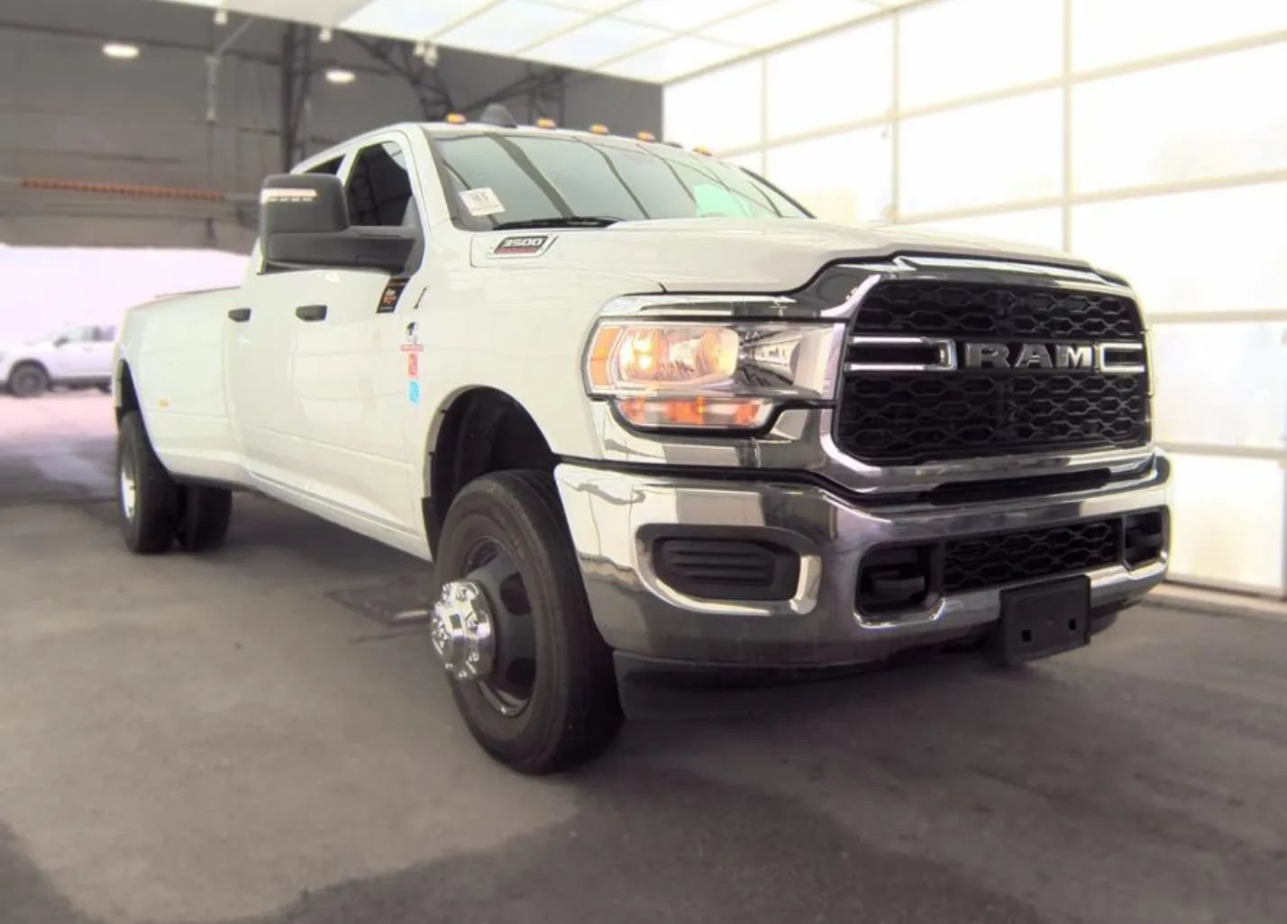 Used 2024 RAM 3500 Tradesman w/ Chrome Appearance Group AWD/4WD image 4