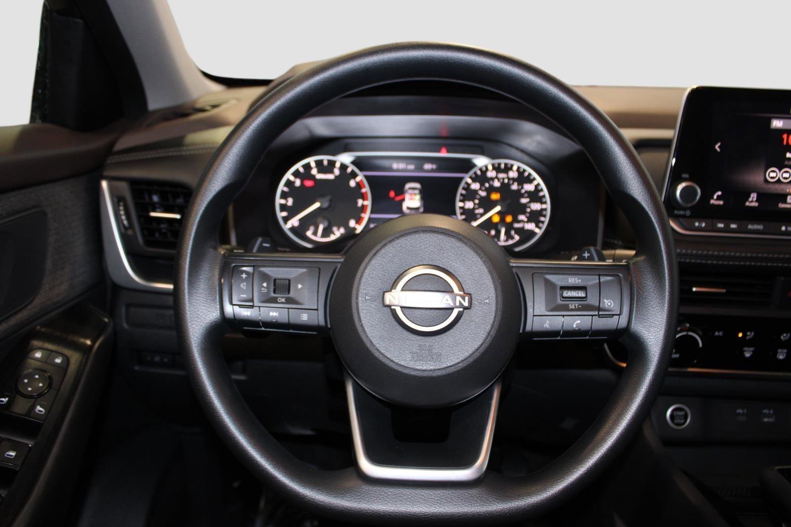 Used 2023 Nissan Rogue S image 23