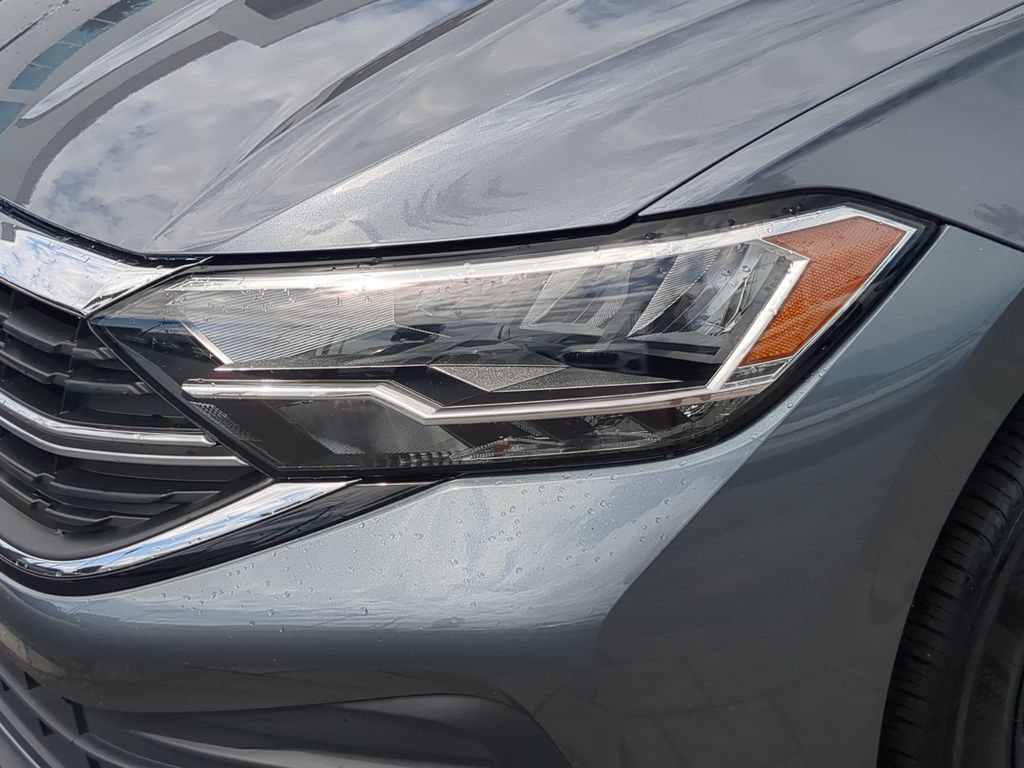 Used 2024 Volkswagen Jetta SE w/ Panoramic Sunroof Package FWD image 8