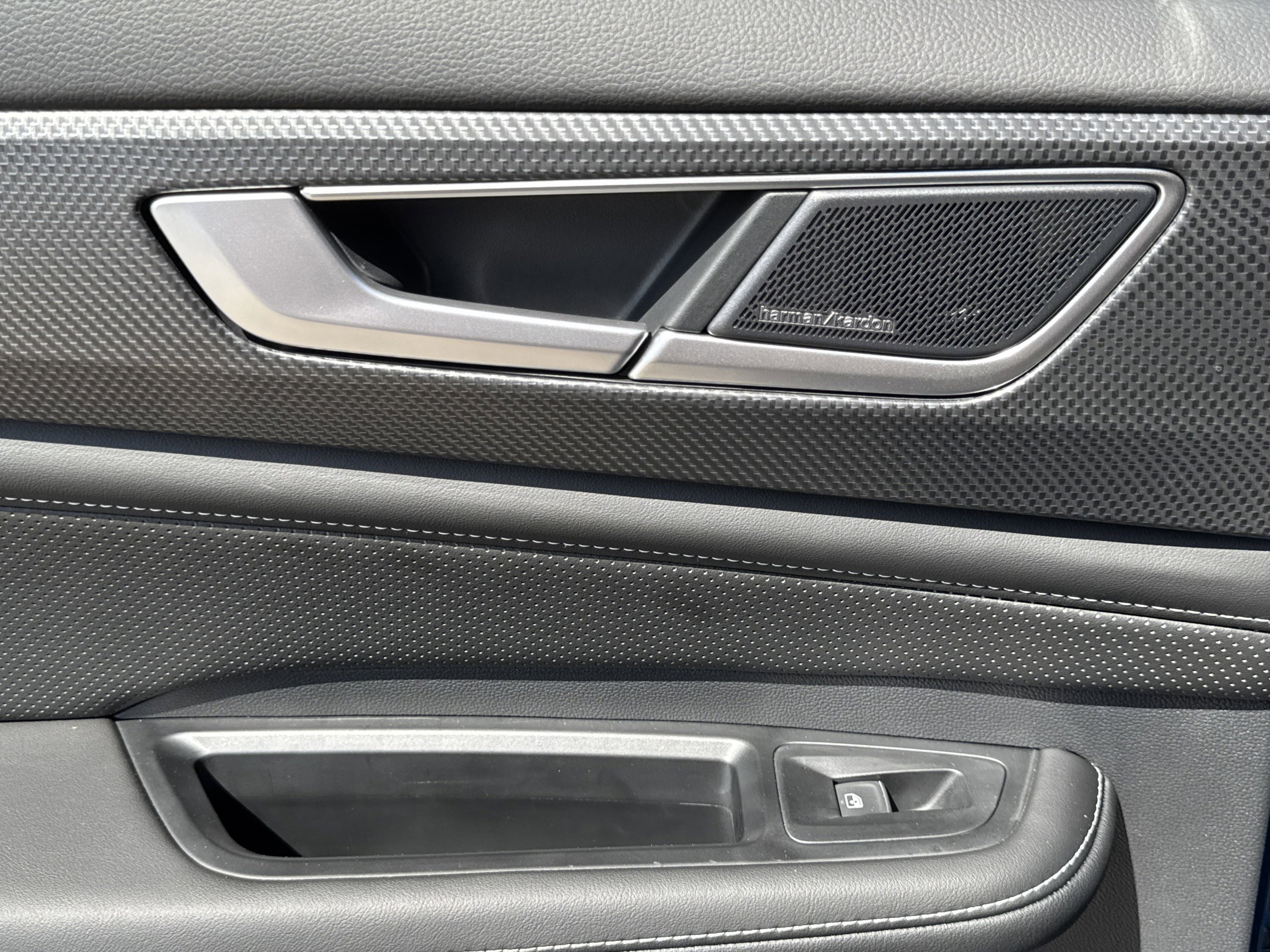 Used 2024 Volkswagen Atlas Cross Sport SEL Premium R-Line image 33