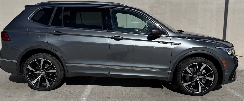 Used 2022 Volkswagen Tiguan SEL R-Line image 3