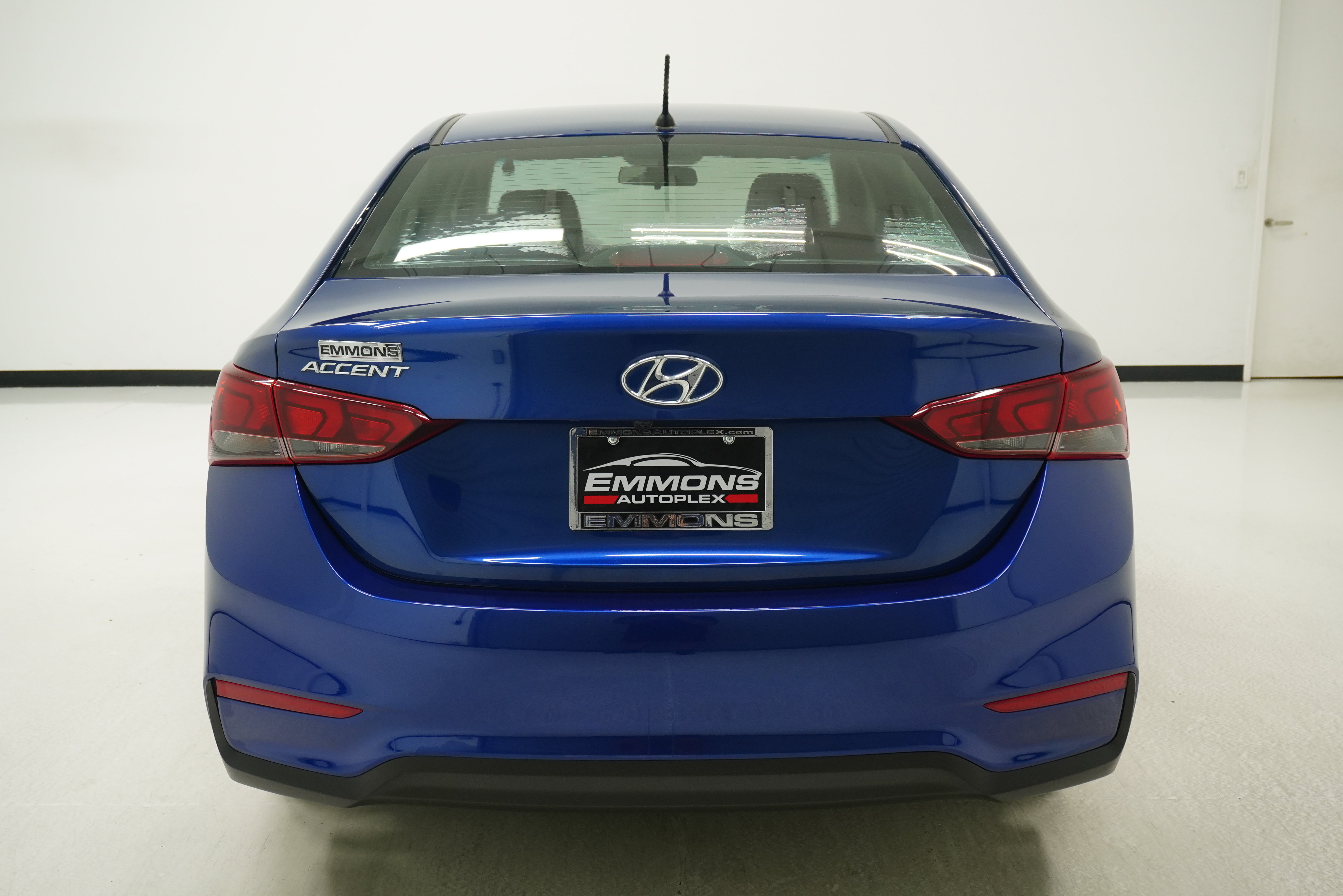 Used 2022 Hyundai Accent SE w/ Cargo Package FWD image 3