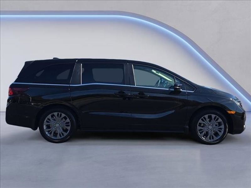 New 2026 Honda Odyssey Touring image 6