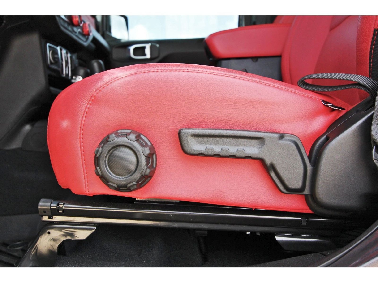 Used 2025 Jeep Gladiator Sport AWD/4WD image 32