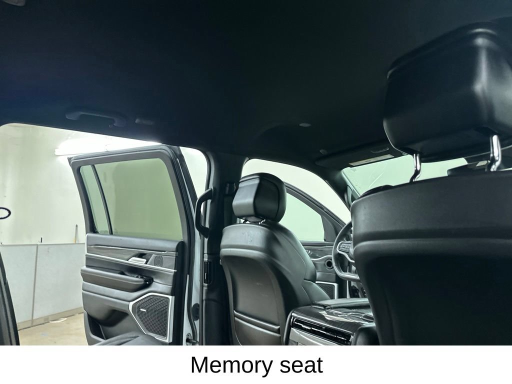 Used 2022 Jeep Wagoneer Series II AWD/4WD image 26