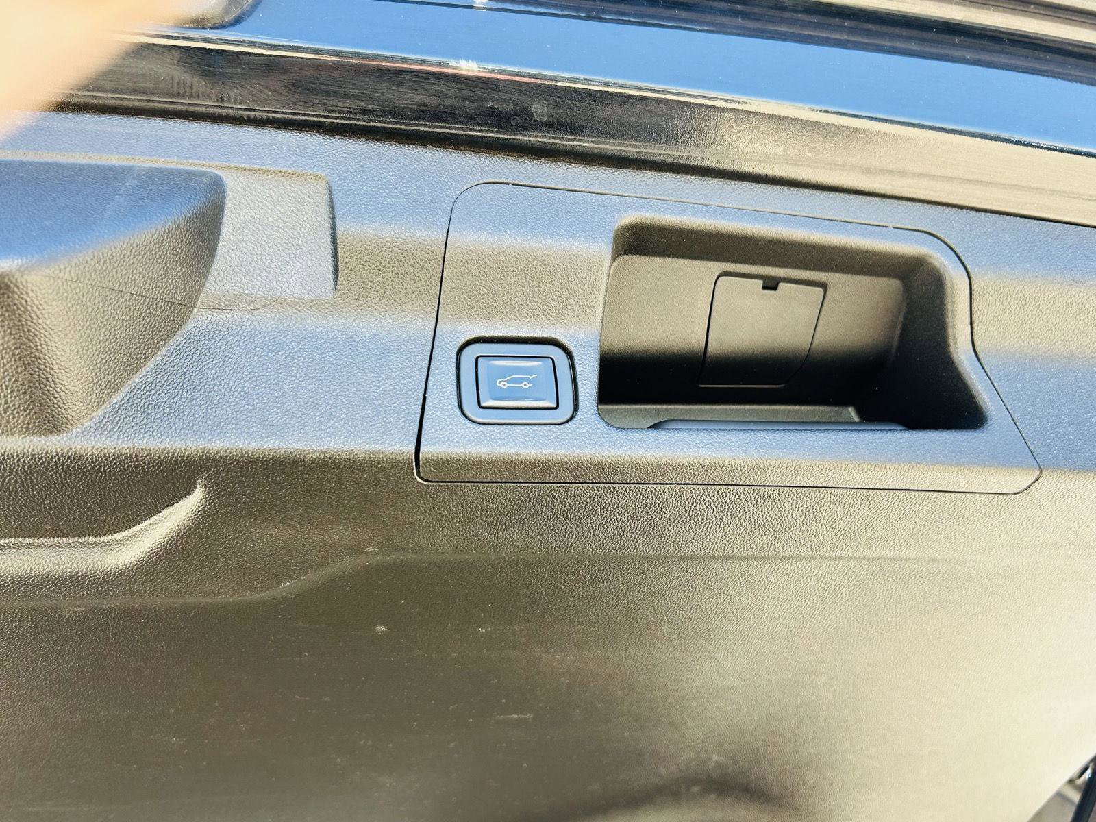 Used 2019 GMC Acadia SLT w/ Black Edition image 32