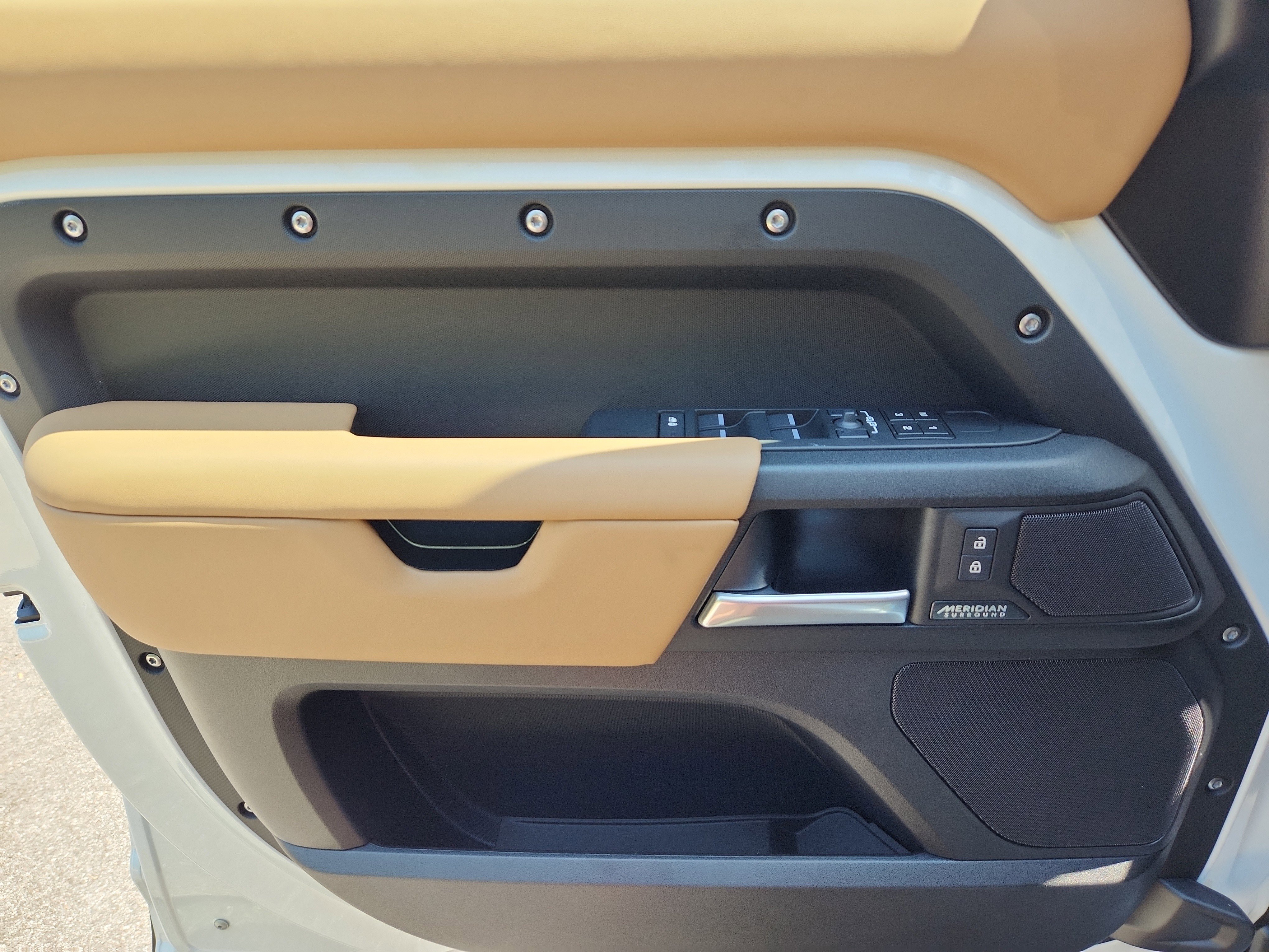 Used 2025 Land Rover Defender 130 V8 image 22