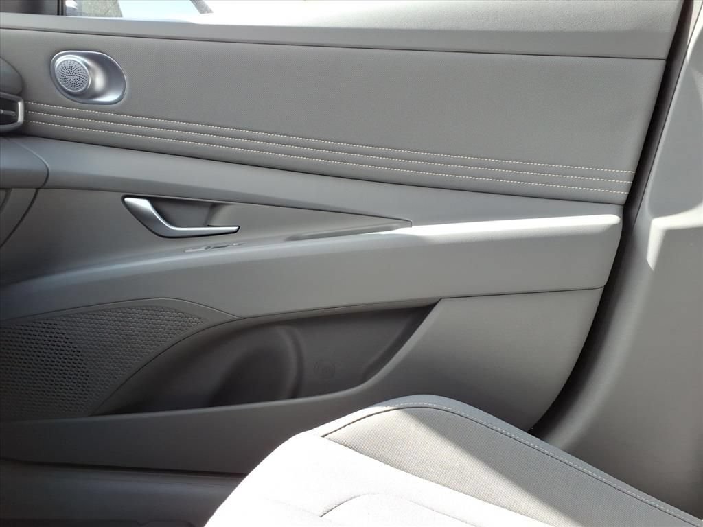 New 2026 Hyundai Elantra Sport FWD image 36
