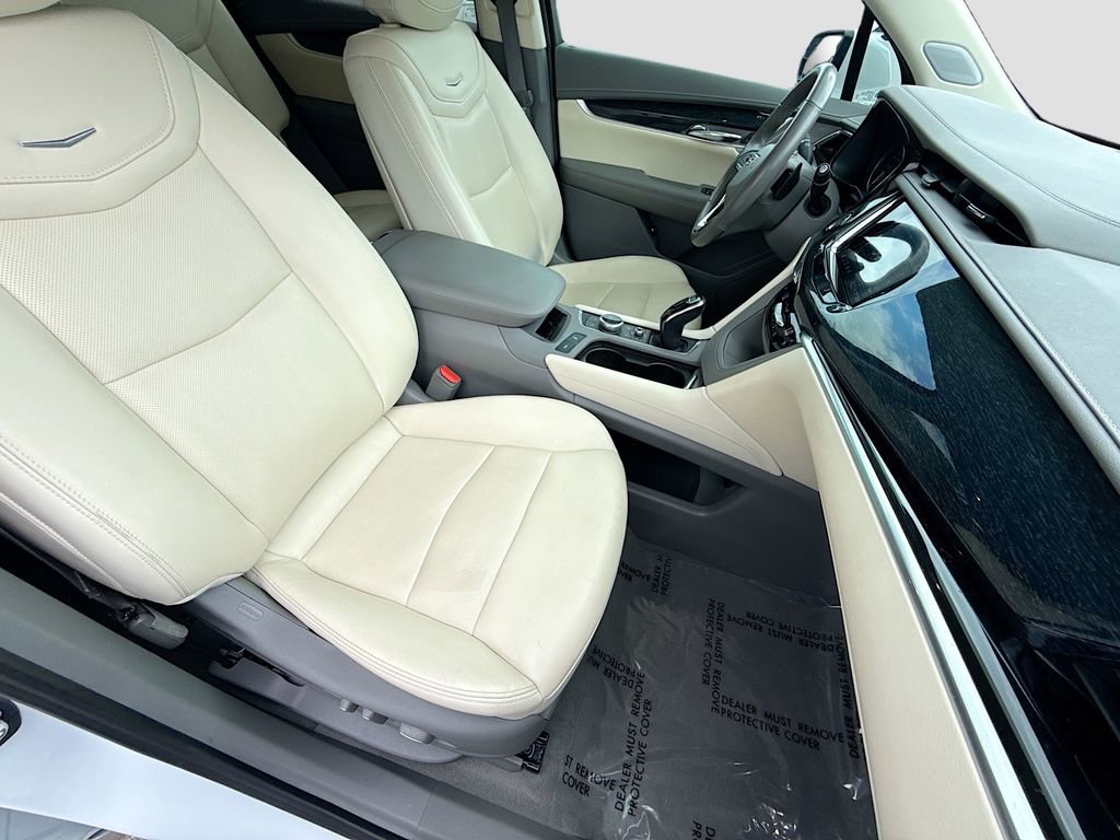 Used 2024 Cadillac XT6 Premium Luxury image 15
