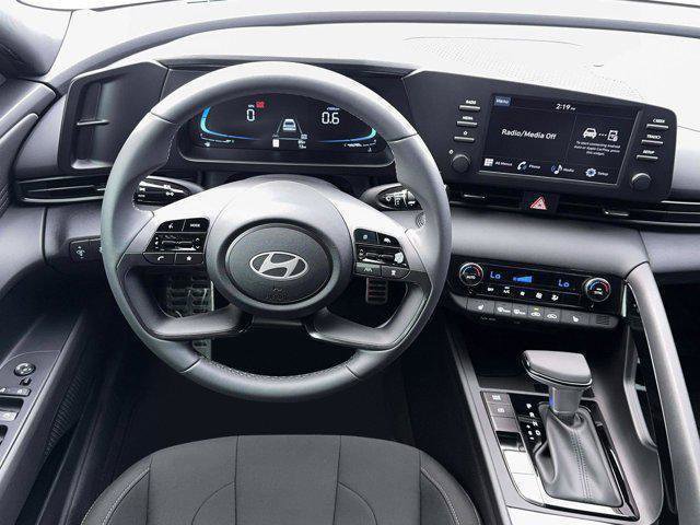 New 2026 Hyundai Elantra SEL Sport FWD image 17