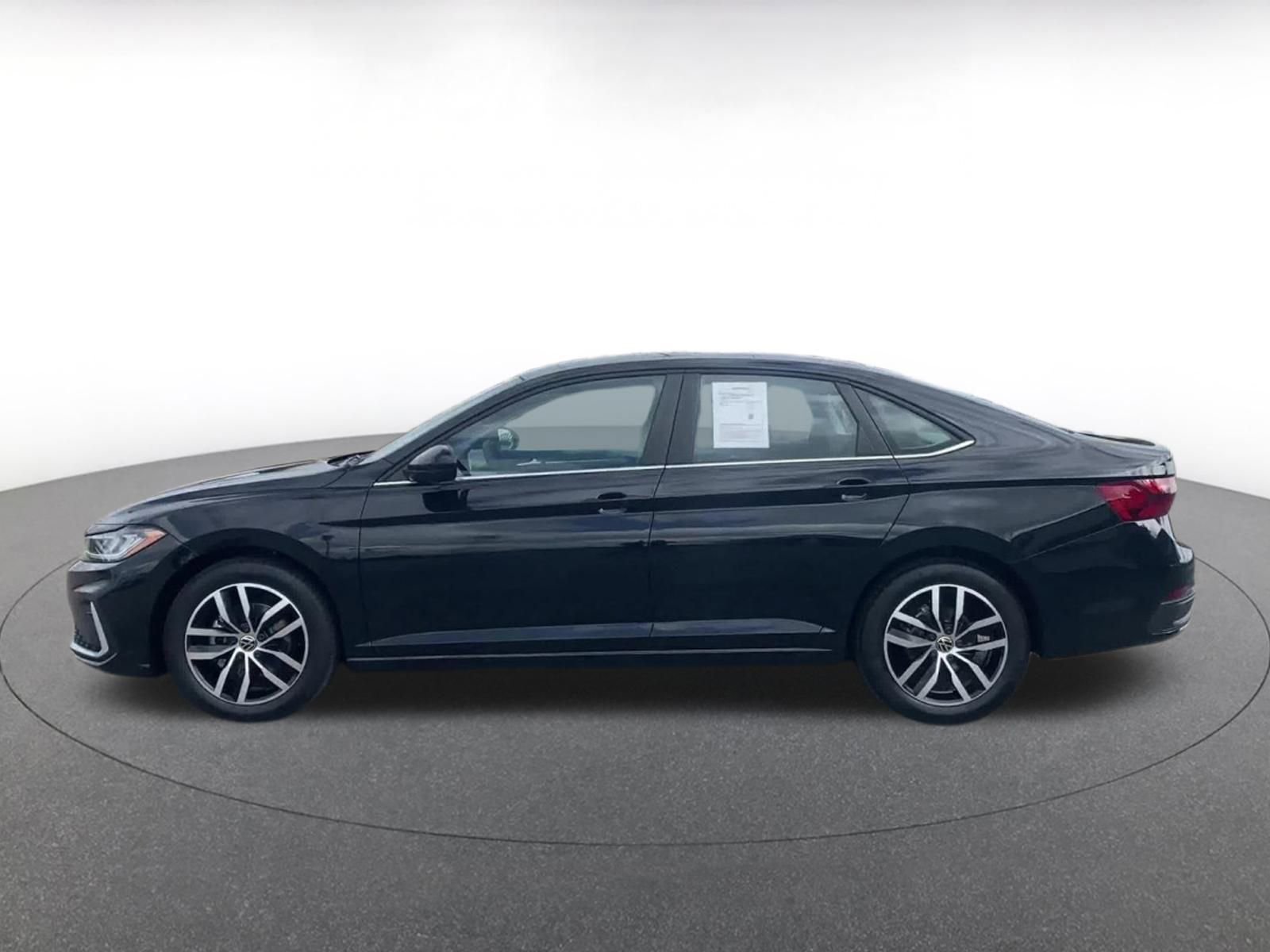 Used 2025 Volkswagen Jetta SE image 9
