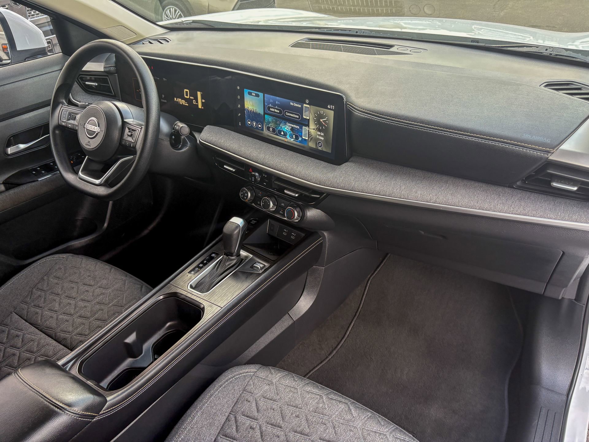 Used 2025 Nissan Kicks SV AWD/4WD image 21