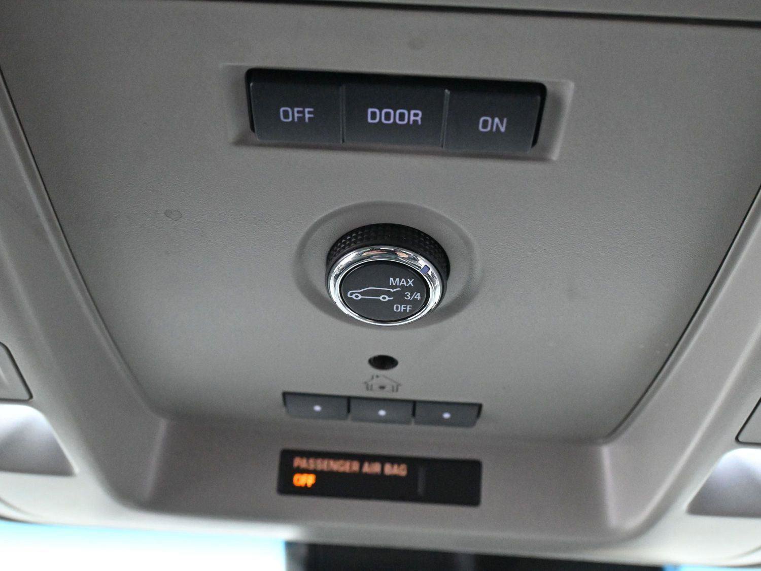 Used 2015 Chevrolet Suburban LT image 31