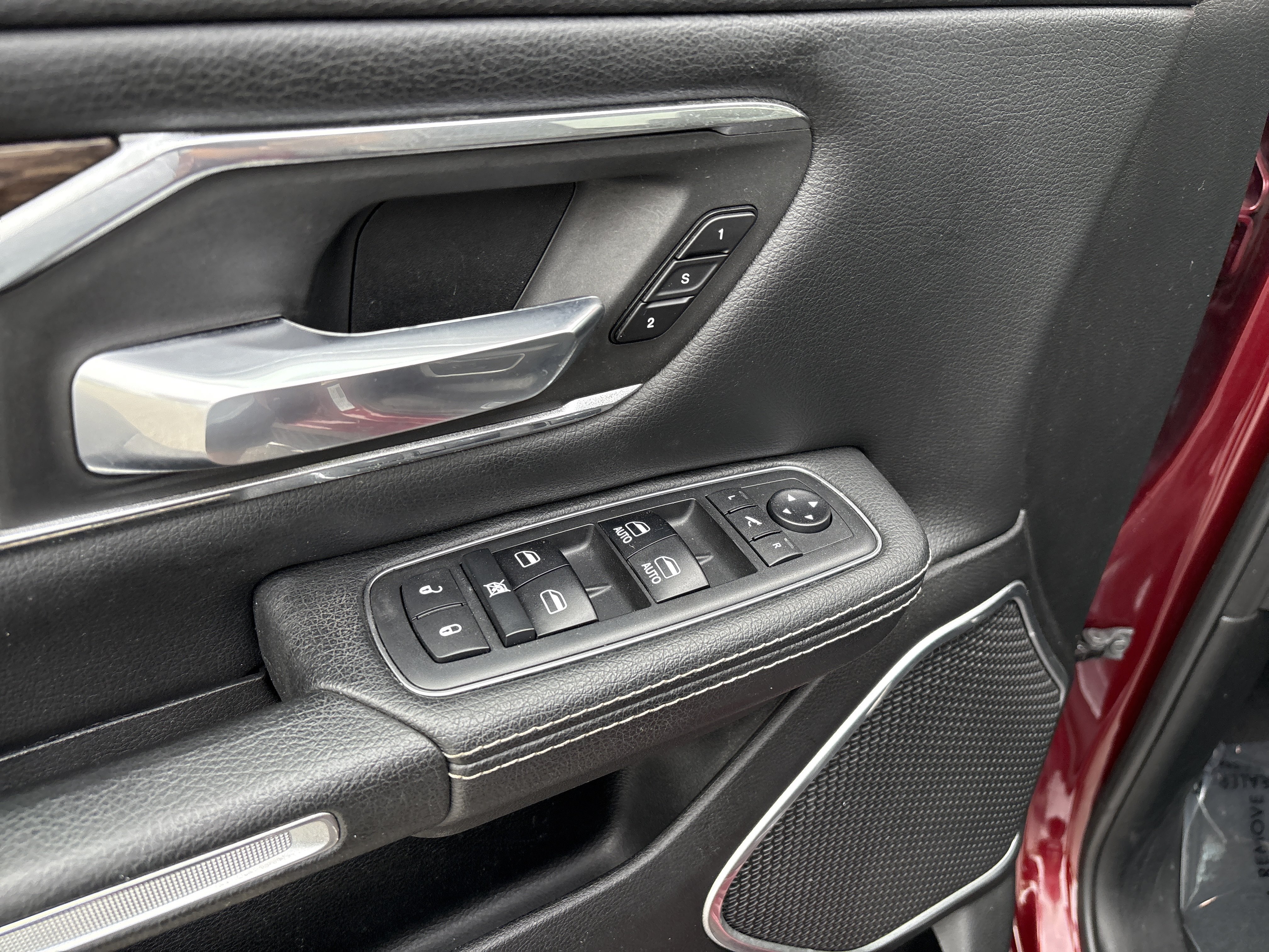 Used 2019 RAM 1500 Laramie AWD/4WD image 16