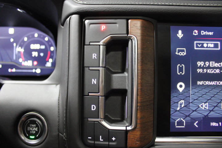 Used 2023 GMC Yukon Denali Ultimate AWD/4WD image 42