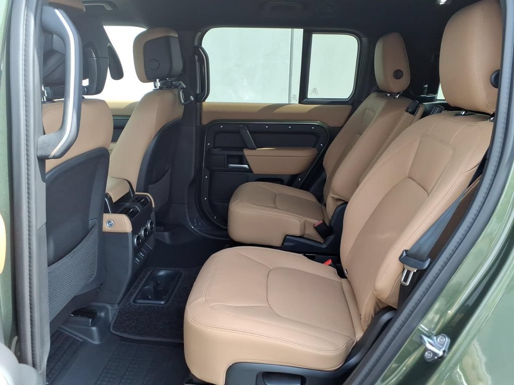 New 2026 Land Rover Defender 130 X-Dynamic SE AWD/4WD image 8