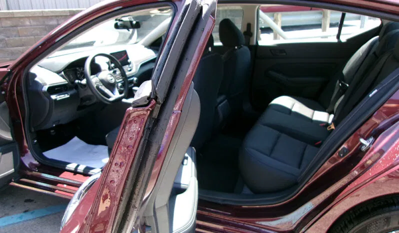 Used 2025 Nissan Altima 2.5 SV FWD image 14